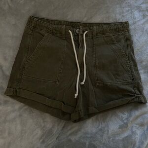 American Eagle Outfitters Green Cargo Shorts Relaxed Fit